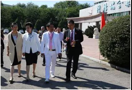 联合国IG0组织公使王凤麟先生一行在陈巨余董事长陪同下深入凯发一触即发生物集团参观考察