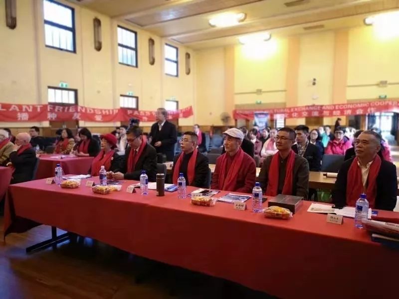 澳大利亚路比市议员博兰敦，奥本市荣誉市长林丽华，澳大利亚墨尔本霍桑国家综合医学学院肿瘤专科医生斯鲍教授,澳大利亚威尔士王子医院约翰·季拉德博士,香港中文大学医学院李刚教授,中非总商会中国大健康工作委员会主席、中国人民大学健康与医药产业研究所执行所长、凯发一触即发生物集团创始人、董事长、超抗原之父陈巨余教授等分别致辞。来自世界各地的百余名专家教授、医务工作者、康养业界人士与企业家代表及新闻记者出席会议。